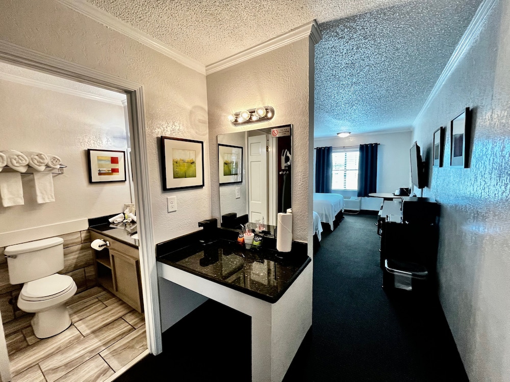 At Home Inn And Suites Pensacola 57/80