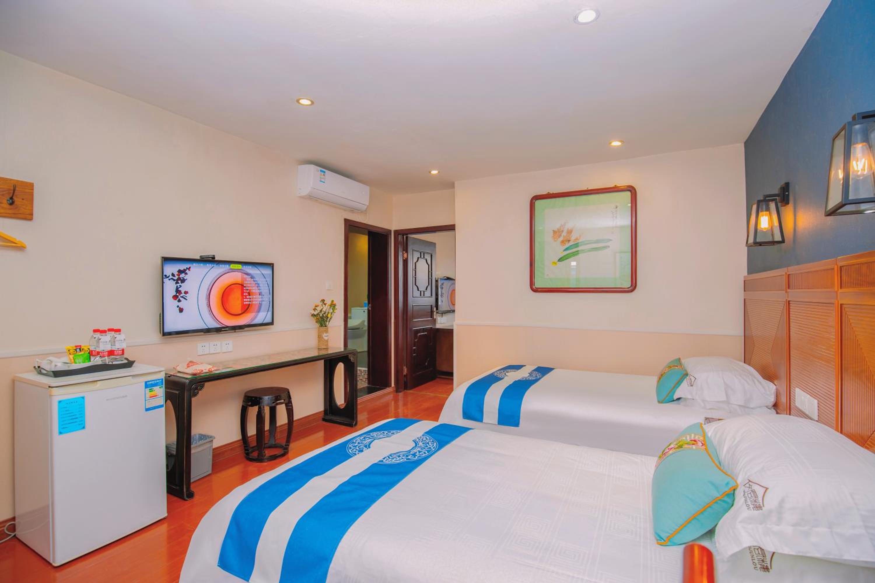 Family Suite, Deluxe, Laundry, Bathtub