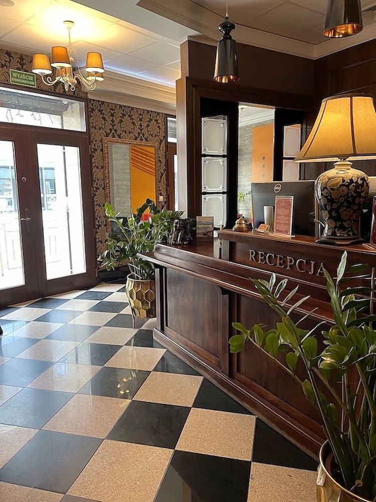 Sleepwalker Boutique Suites 11/79