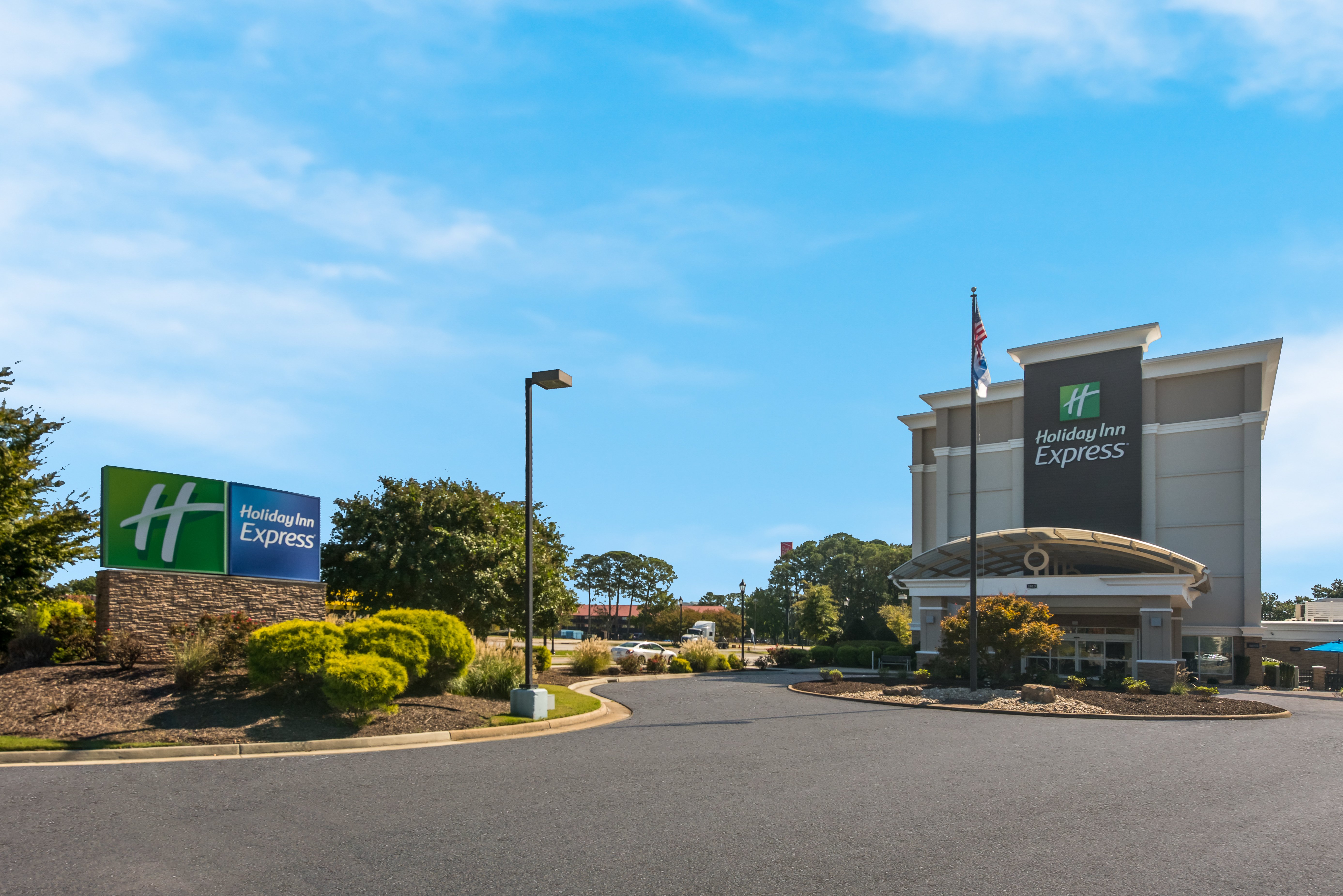 Holiday Inn Express Hampton Coliseum Central 72/80