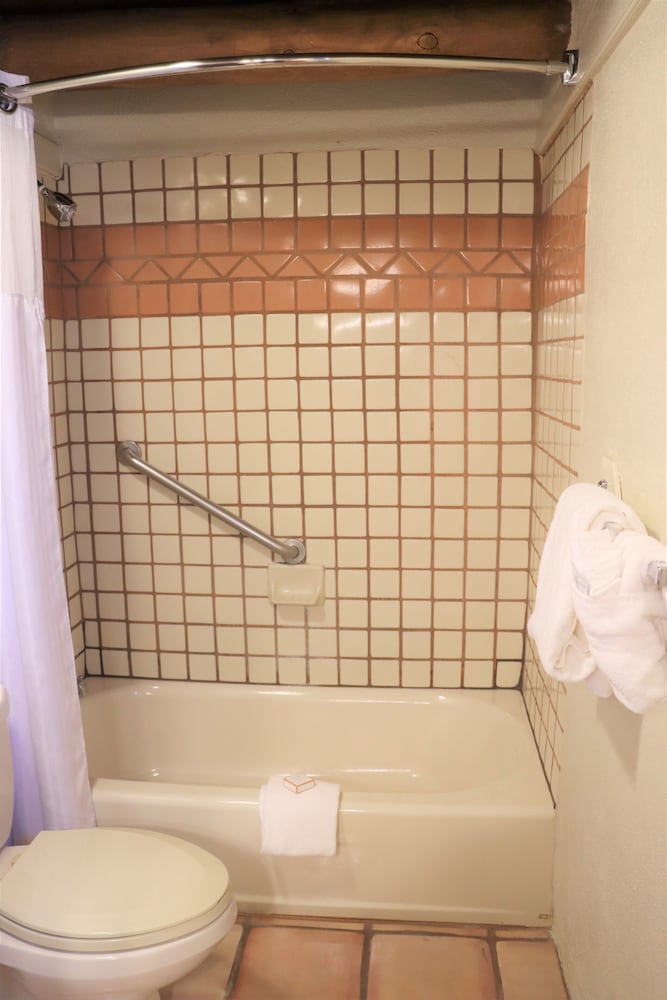 غرفة قياسية بسرير كينج، Sagebrush Inn Suites 6/9