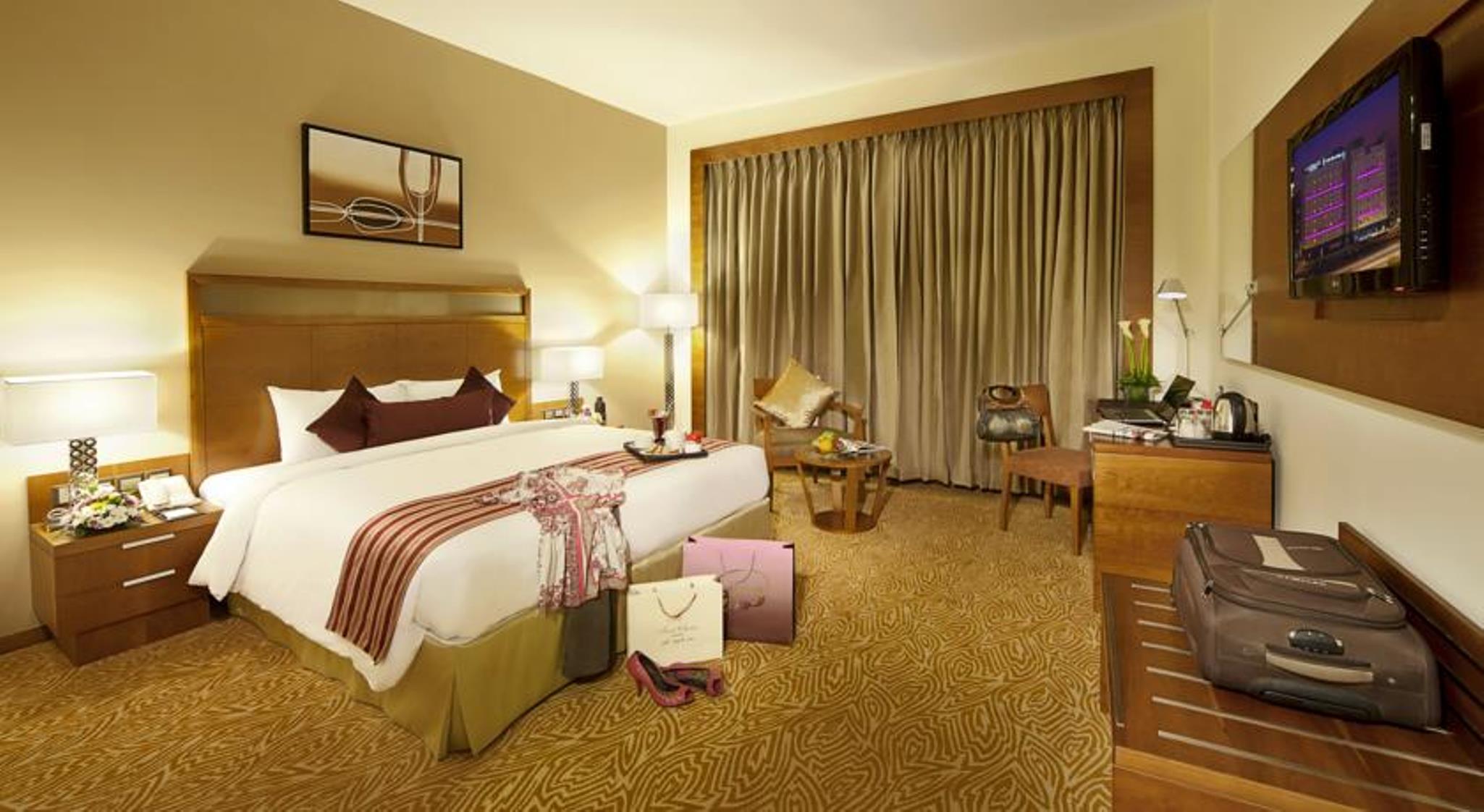 EXECUTIVE SUITE