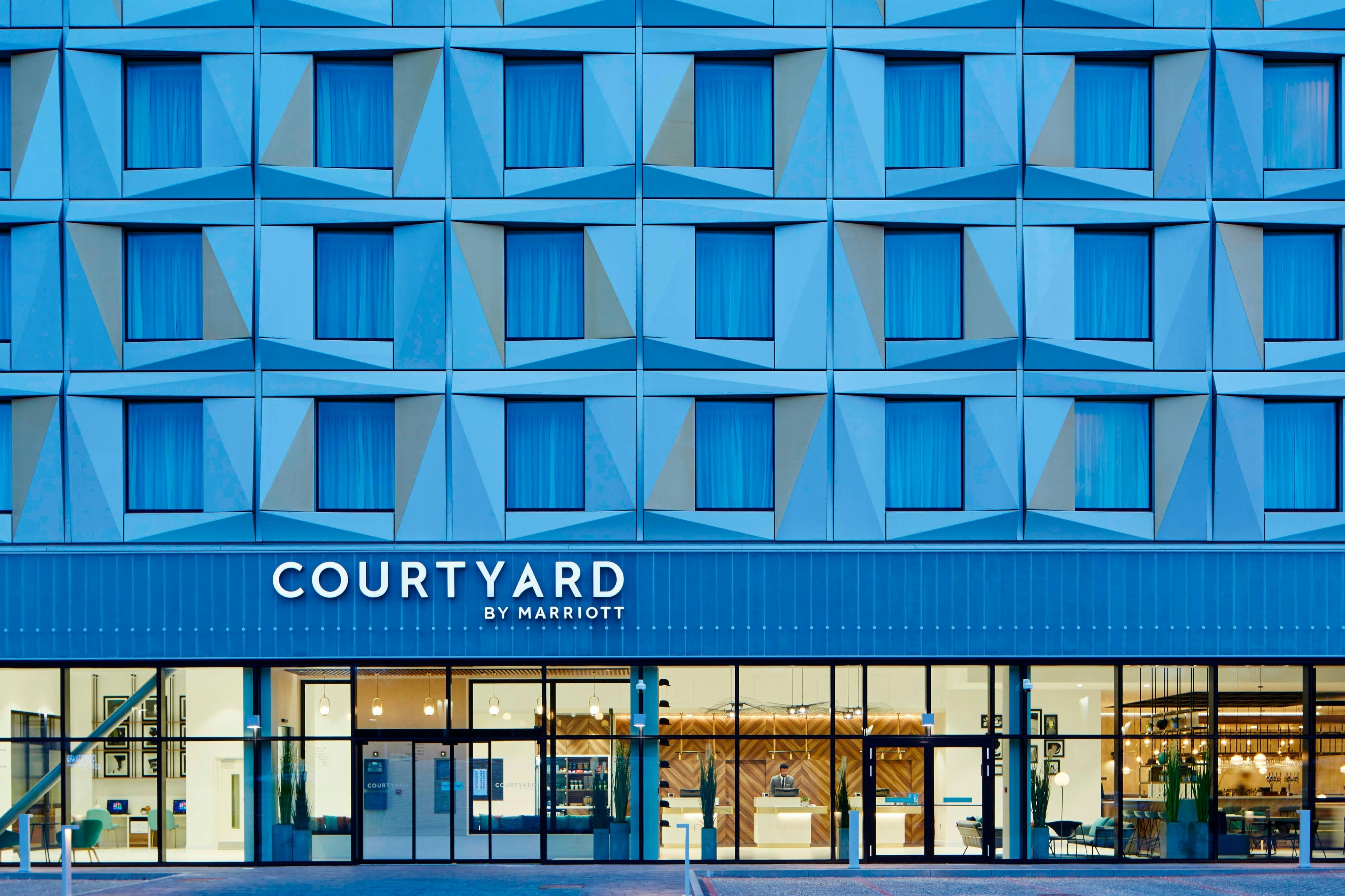 Courtyard by Marriott Luton Airport 2/57