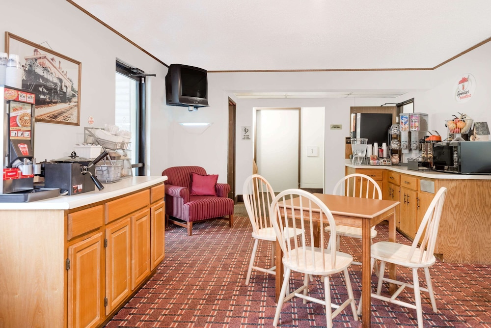 La Vale Inn Cumberland Area 12/19