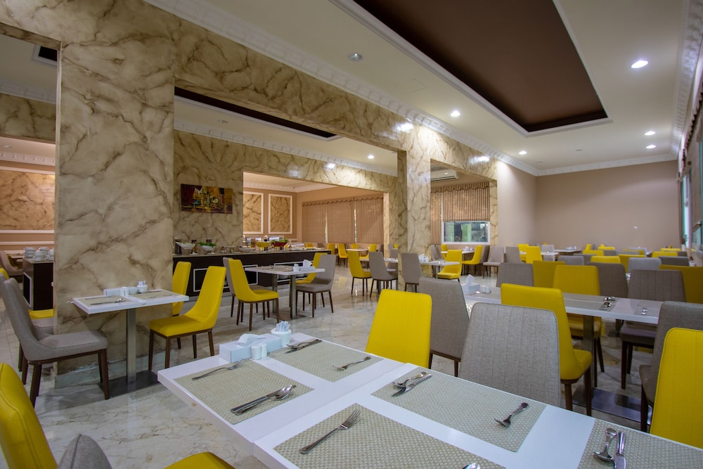 restaurant cafeteria