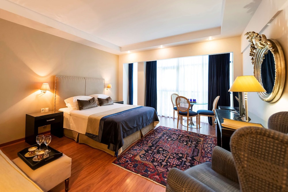 Best Western Plus Embassy Hotel 12/48