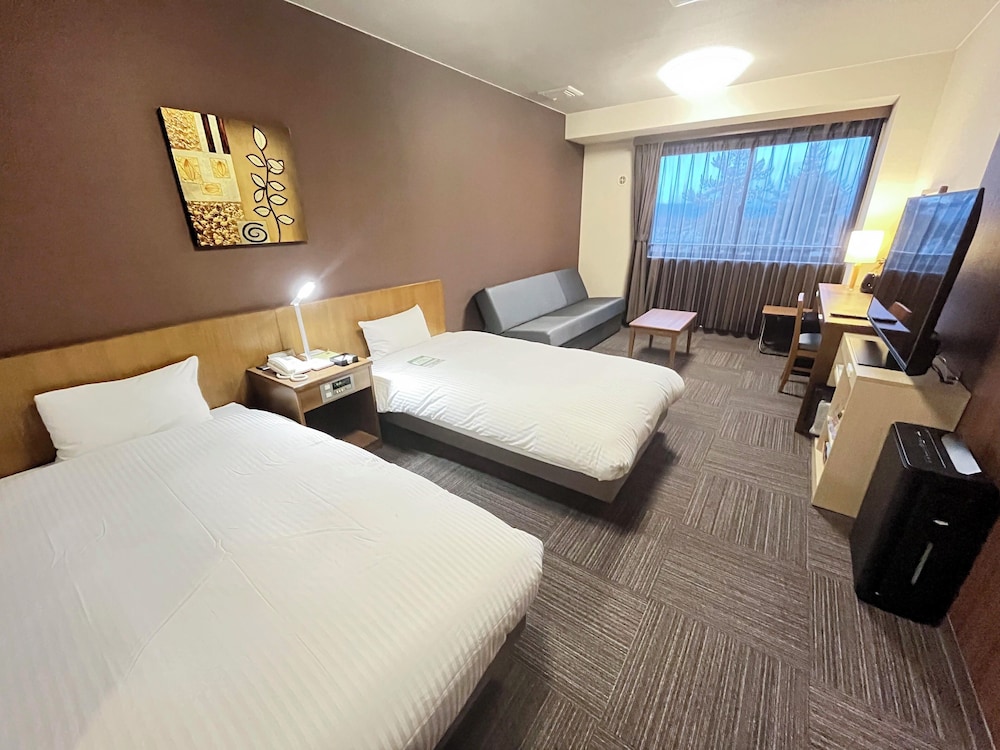 ROOM, TWIN BEDS