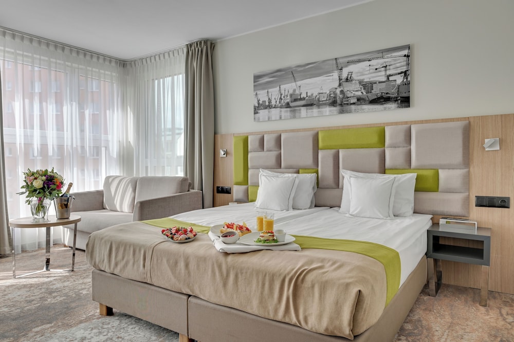 SUPERIOR, DOUBLE OR TWIN BED
