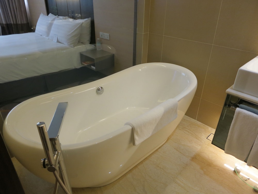 Dorsett Singapore 66/70