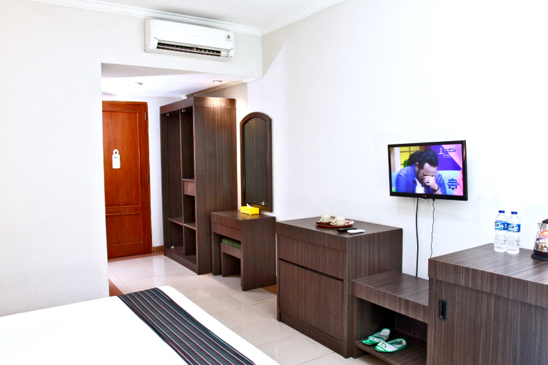 Zamrud Hotel & Convention Cirebon 7/11