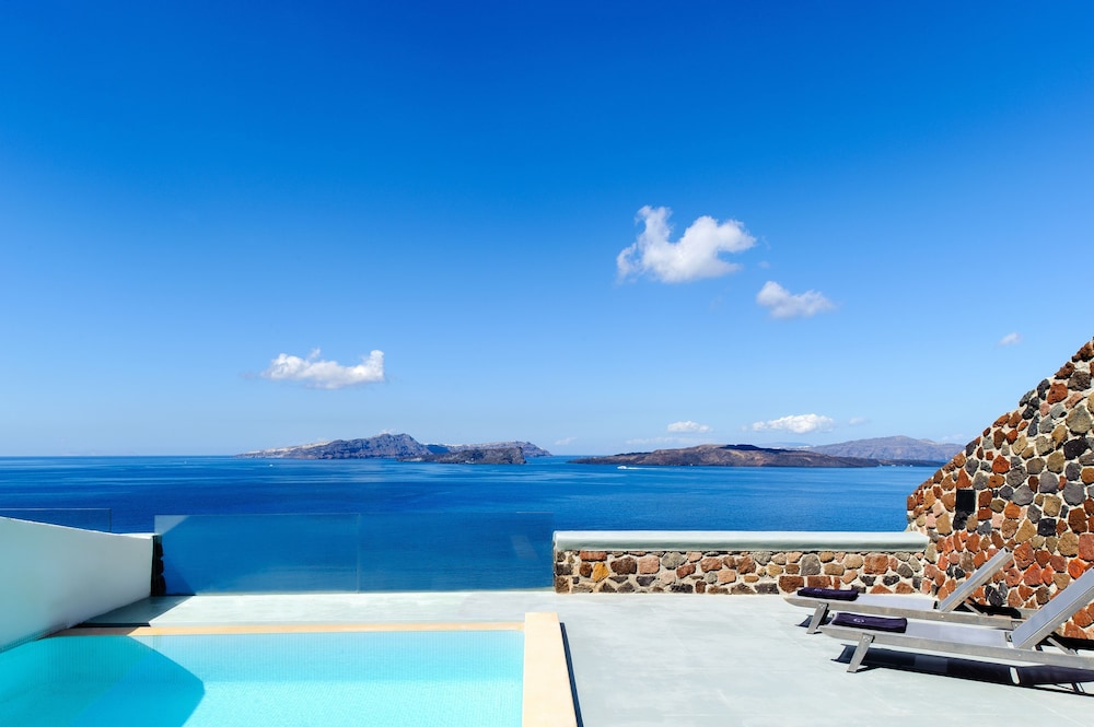 Grand Ambassador Santorini Hotel 75/78