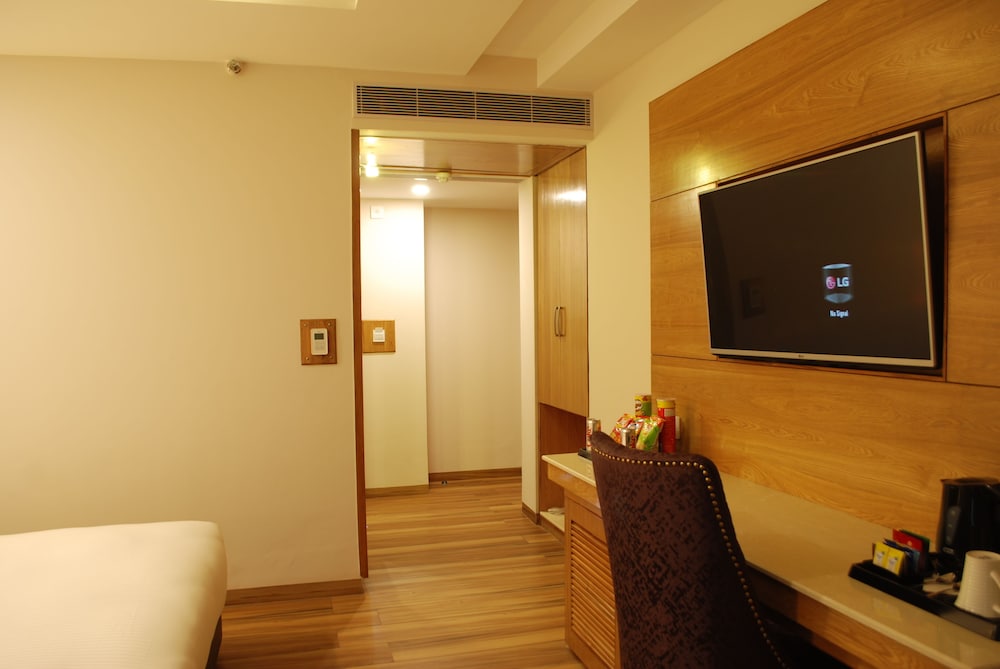 Glades Hotel 26/32