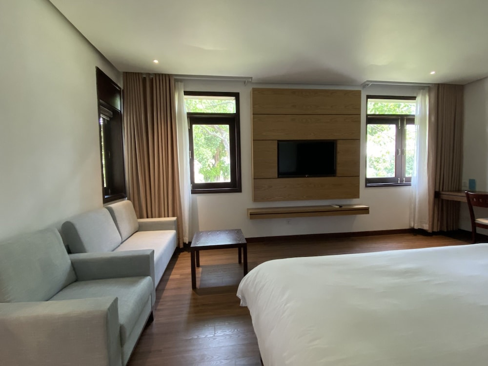 Hoang Ngoc Beach Resort 46/87