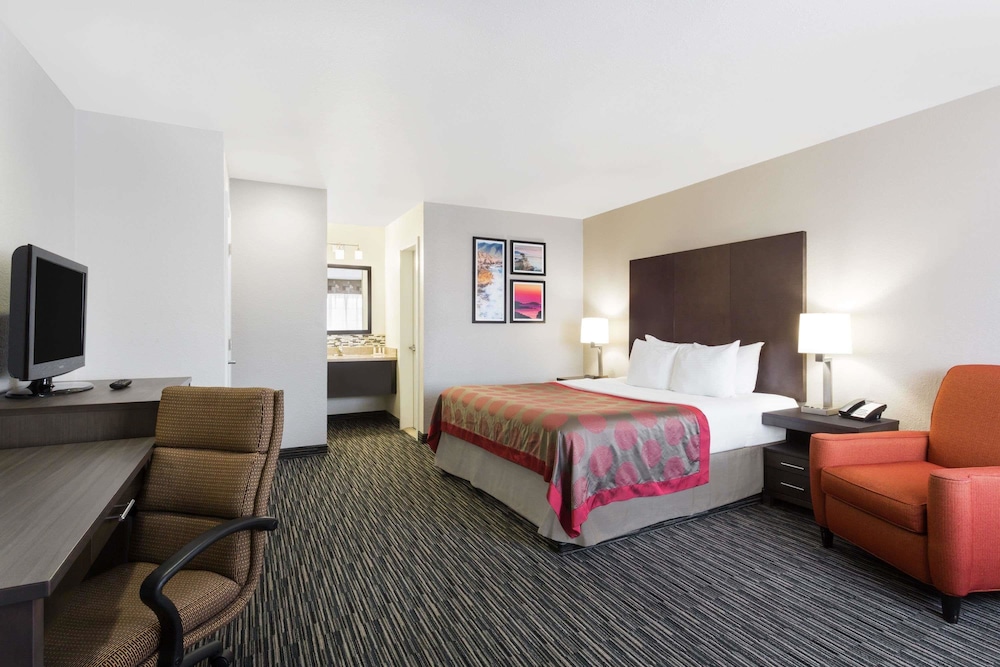 Ramada By Wyndham Monterey 11/26