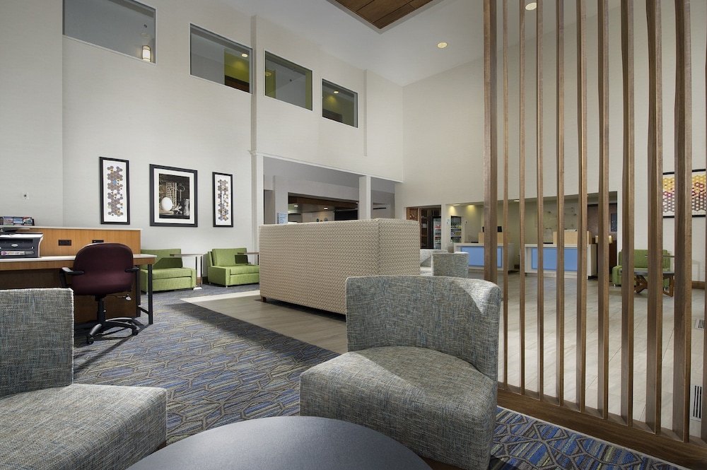 HOLIDAY INN EXPRESS & SUITES CHARLOTTESVILLE - RUCKERSVILLE 39/54