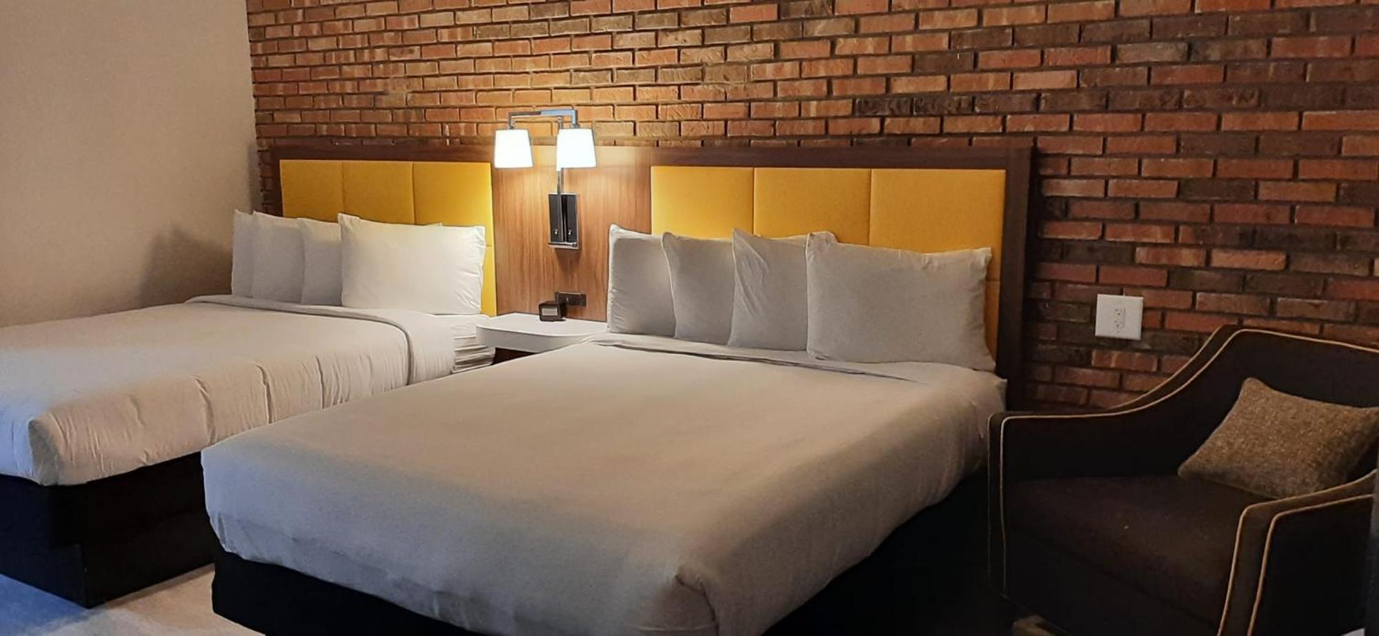 Penn Lodge Hotel & Suites 23/50