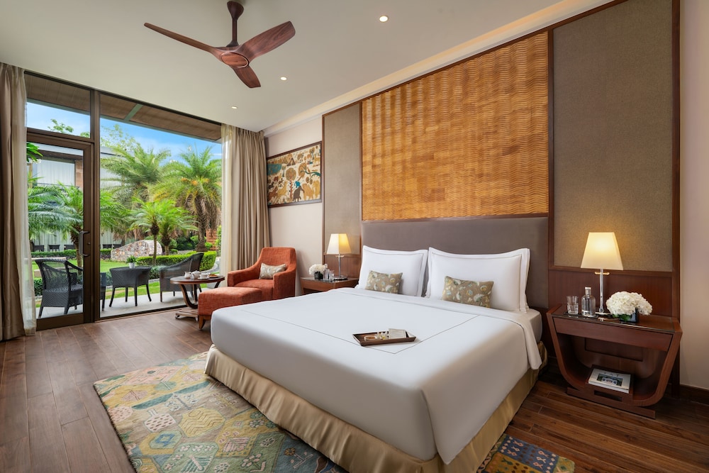 غرفة فاخرة بسرير كينج بإطلالة على الفناء، Taj Damdama Lake Resort & Spa, Gurugram 2/9