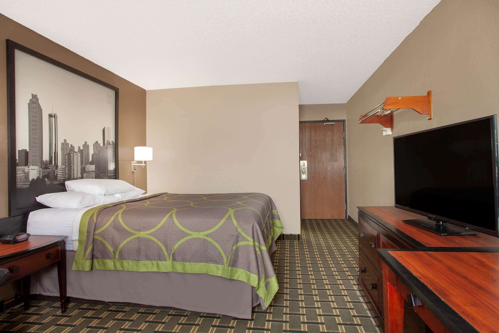 Super 8 by Wyndham Waycross GA 13/22