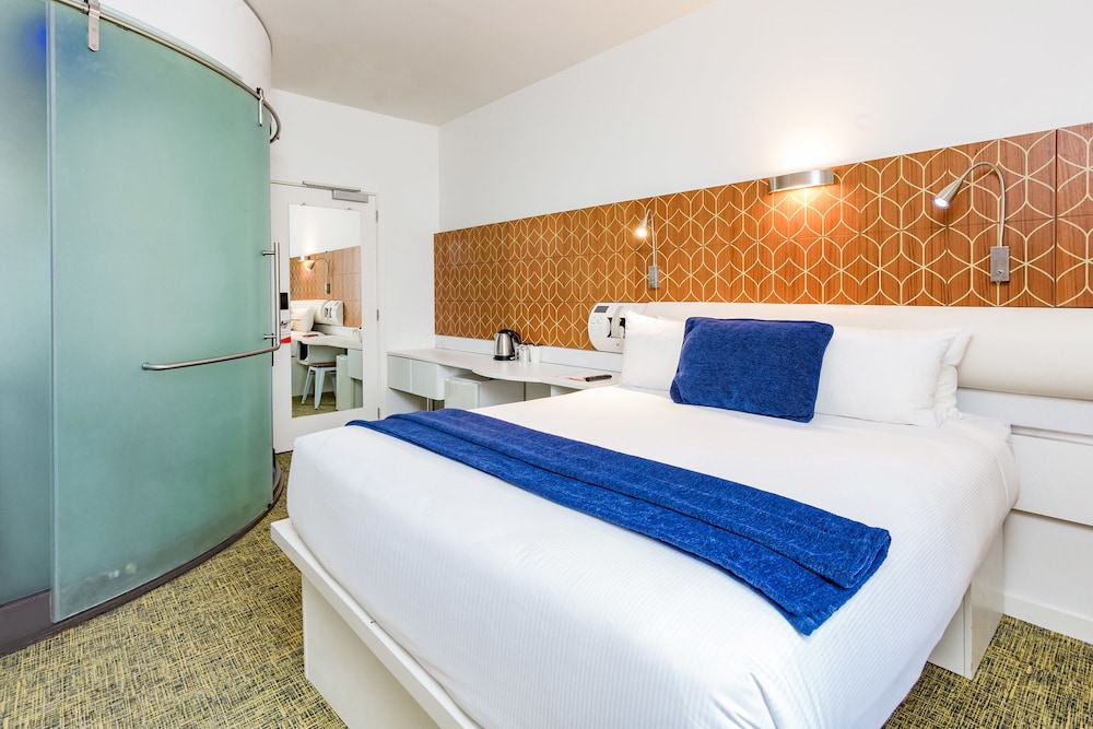 Breakfree On Cashel 24/77