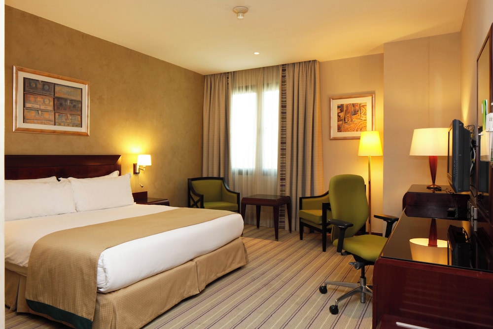 Standard, King Bed, City View, Smoking, Holiday Inn Olaya 8/9