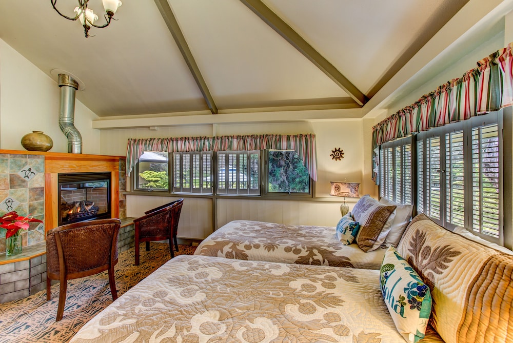 Kilauea Lodge and Restaurant 30/76