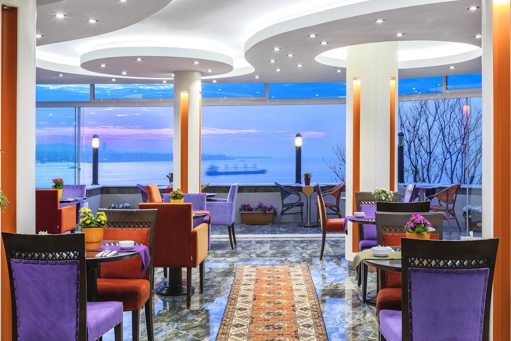 The Magnaura Palace Hotel 68/87