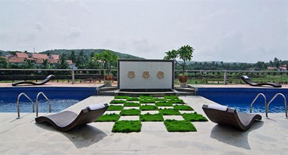 White Pearl Suites by Rosetum 54/62