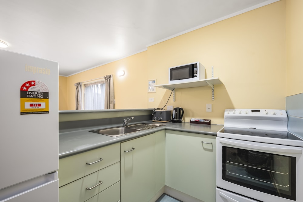 Fenton Court Motel 57/60