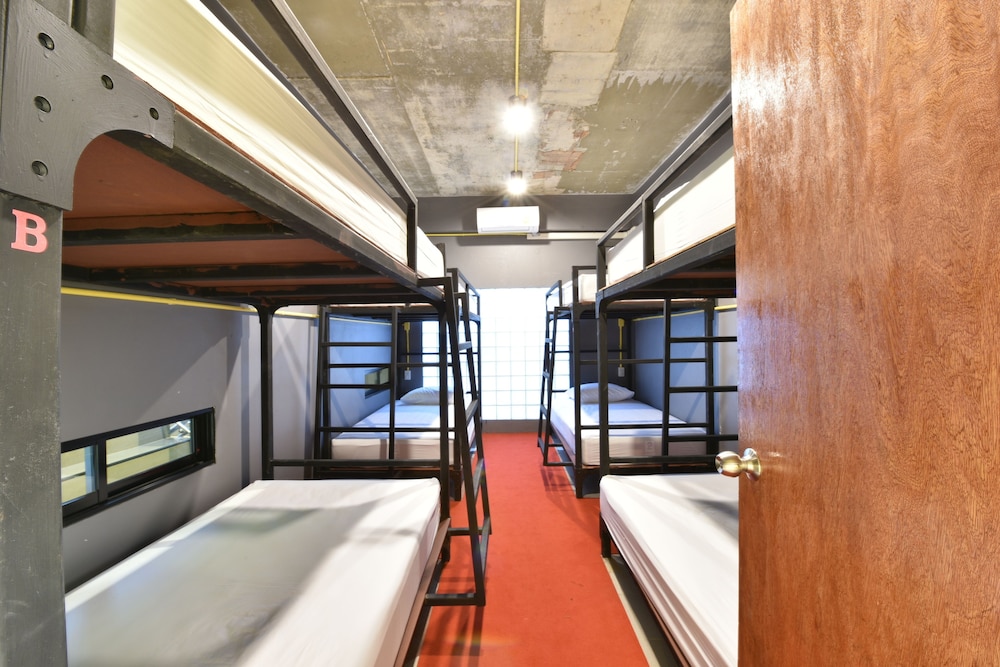 248 Street Hostel 30/50
