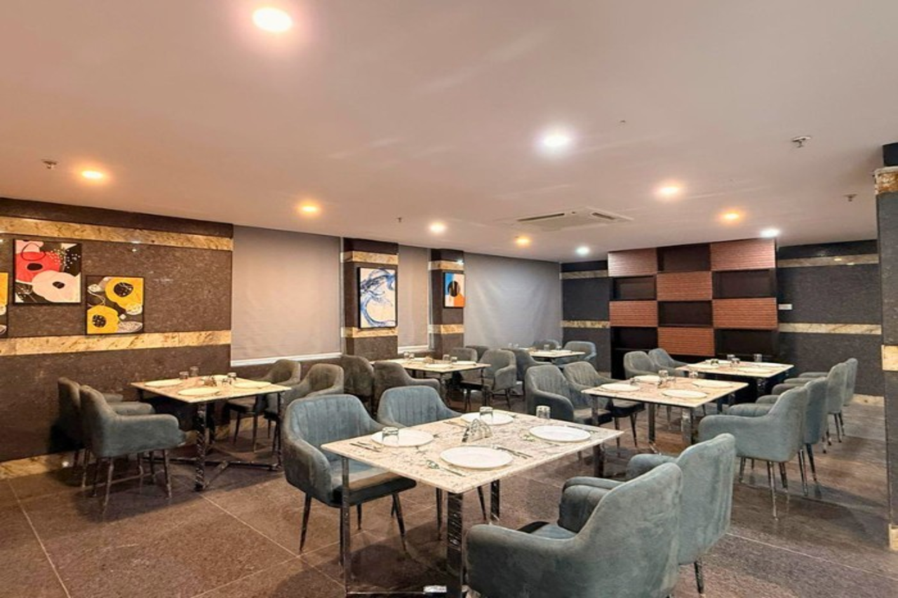 Click Hotel Gachibowli 20/20
