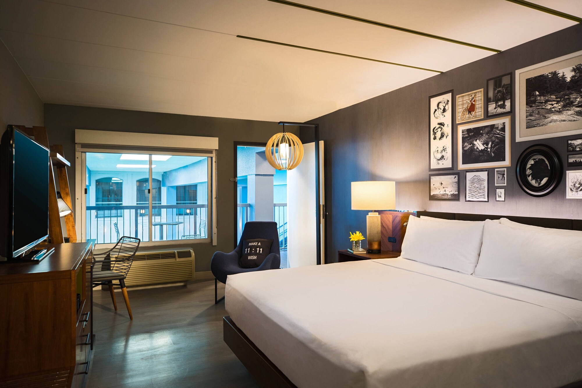 CLUB, KING BED, SOFA
