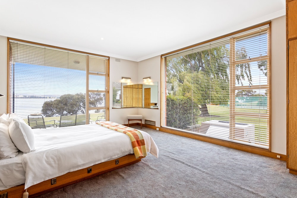 Riverfront Motel & Villas 34/78