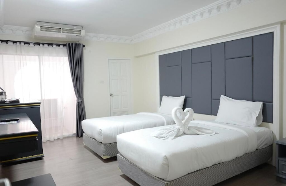 Romance Hotel Sukhumvit 97 35/58