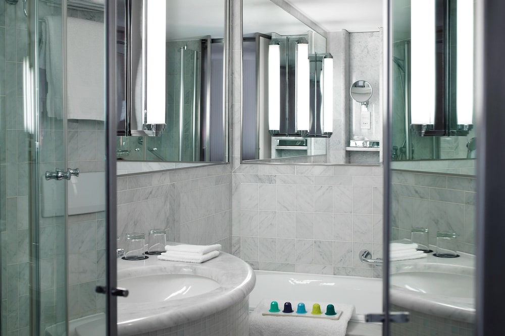 Sheraton Paris Charles de Gaulle Airport Hotel 12/33