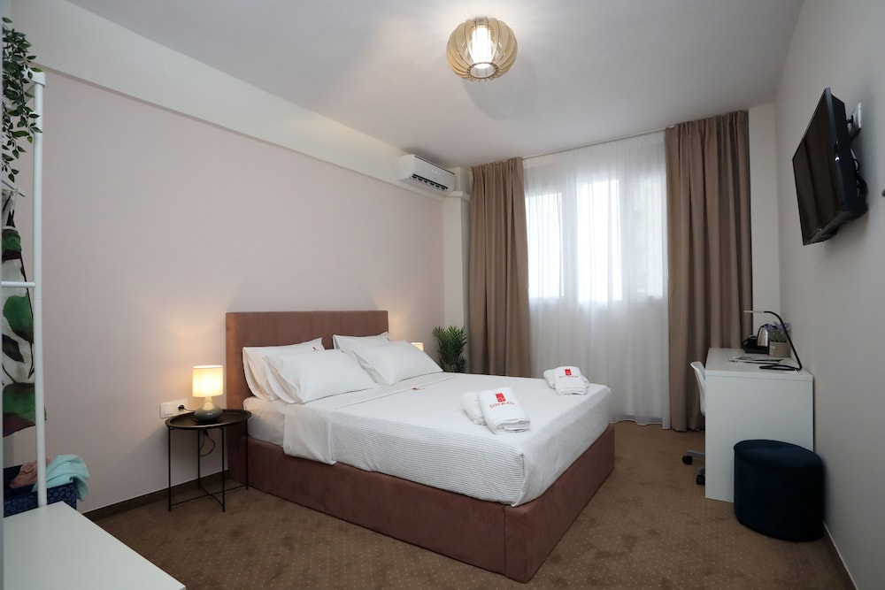 City Plaza Apartments and Rooms 20/49