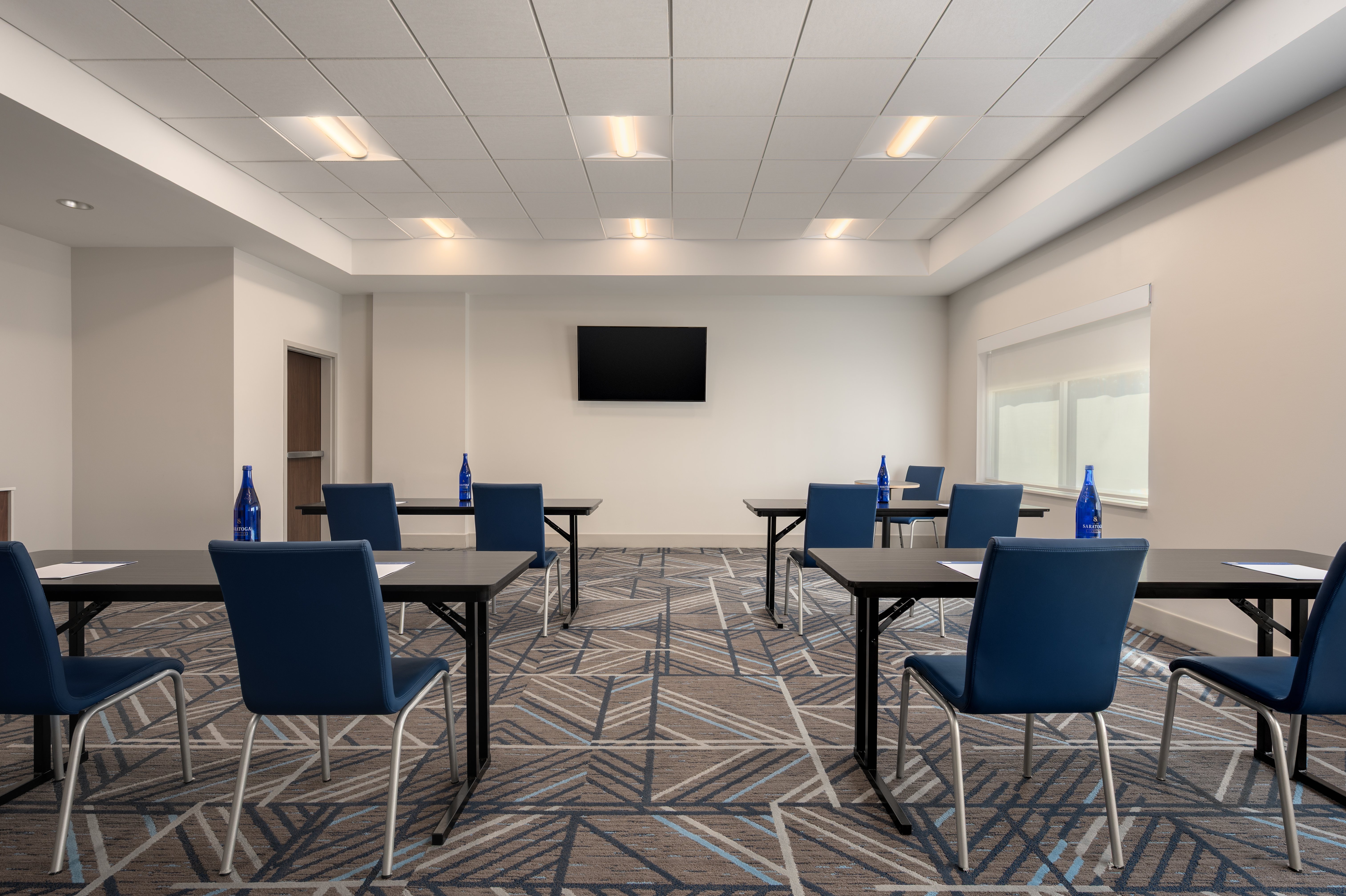 Holiday Inn Express & Suites Queensbury - Lake George Area 64/71