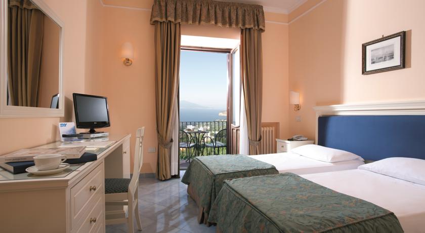 Room, Double or Twin Bed, Sea View