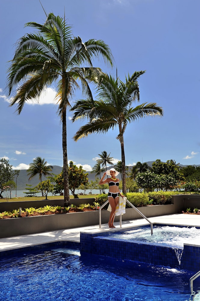 Cairns Harbourside Hotel 37/60