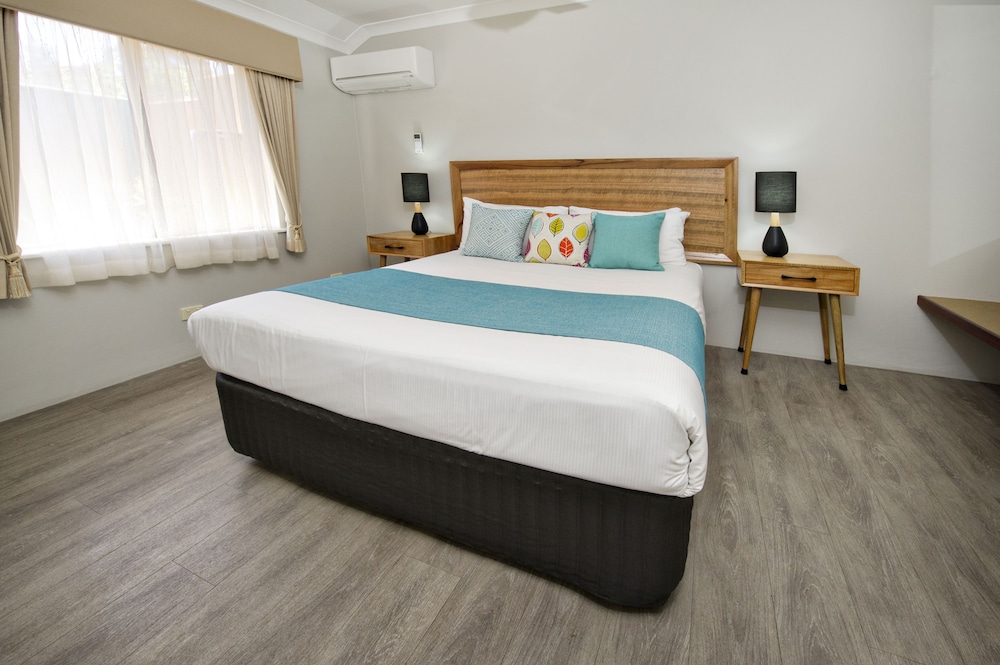 Vintages Accommodation 8/66