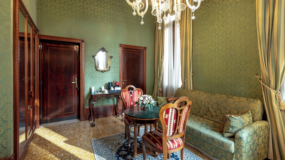 Al Ponte Dei Sospiri Junior Suites 38/50