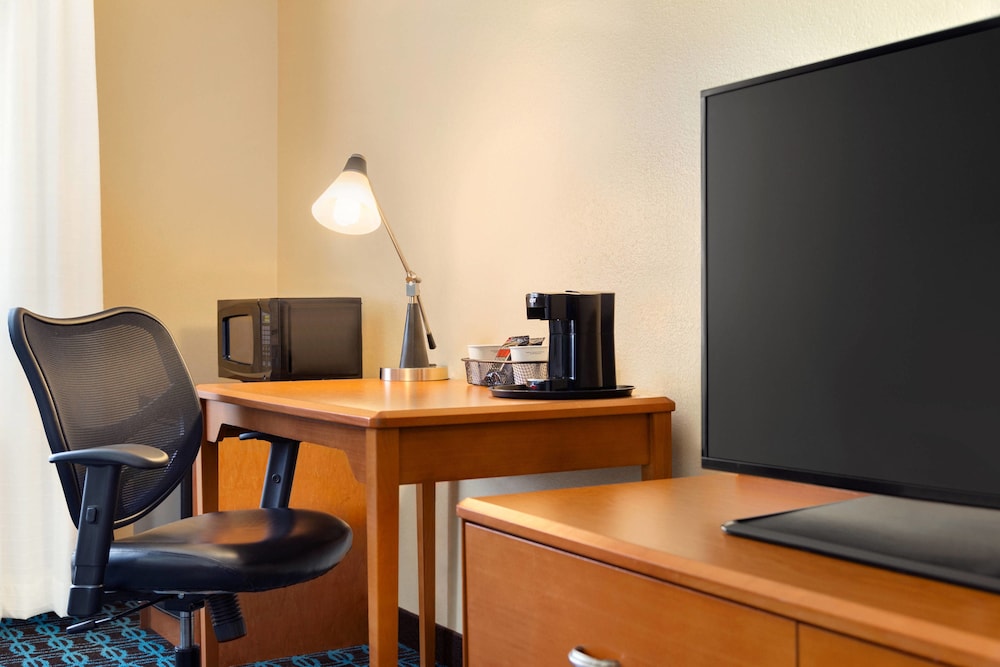 Fairfield Inn Suites Toledo Maumee 32/34