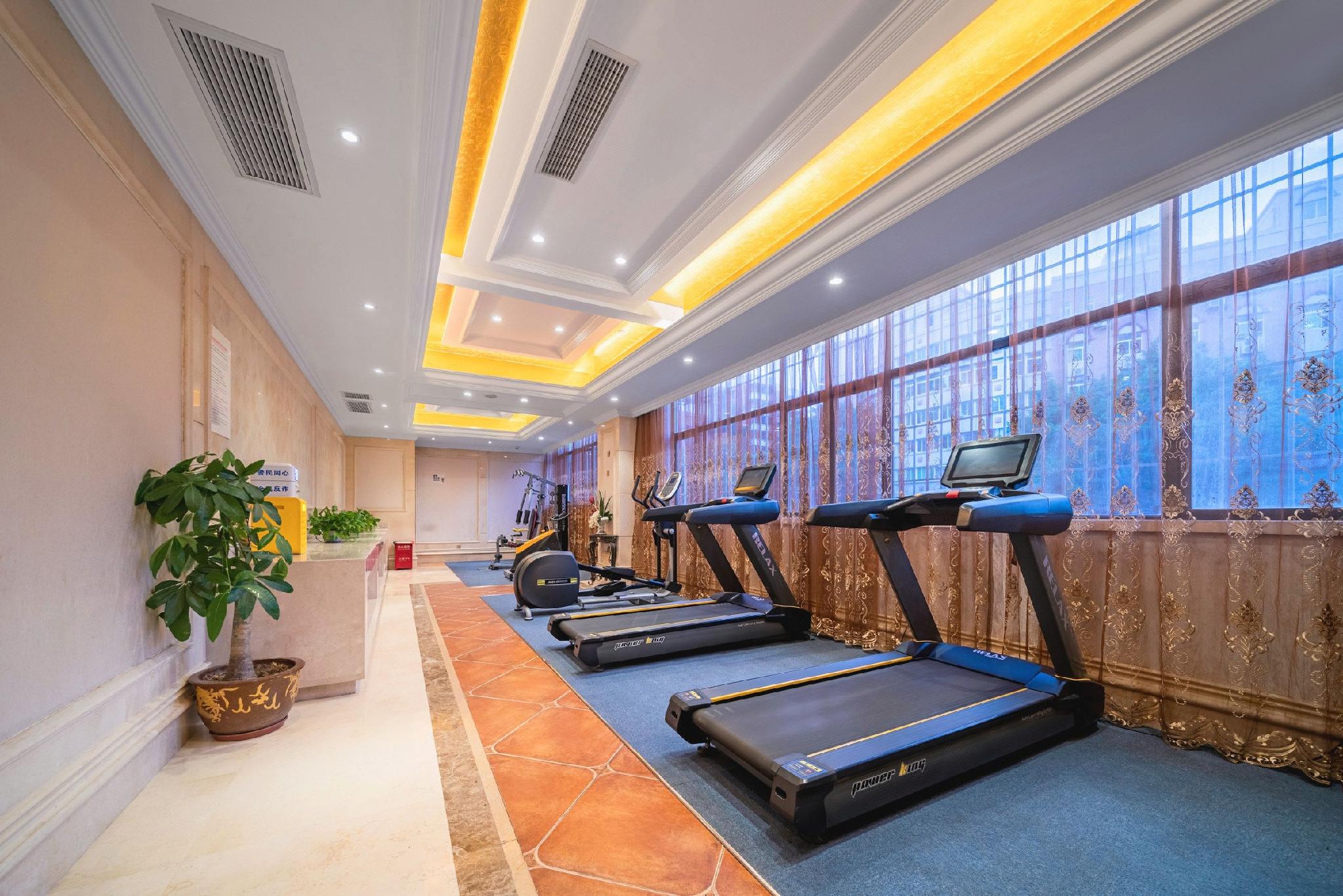 Vienna Hotel (Chongqing Shiqiaopu Metro Station) 38/58