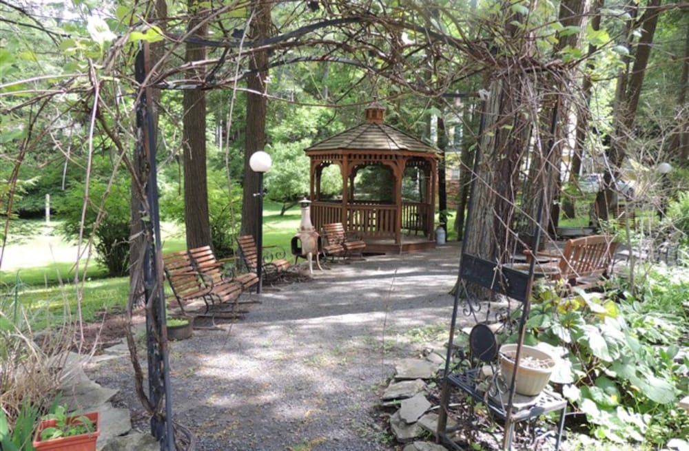 Brookview Manor Inn of the Poconos 43/51