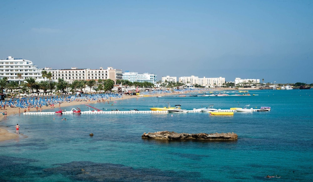 Silver Sands Beach Hotel 32/50