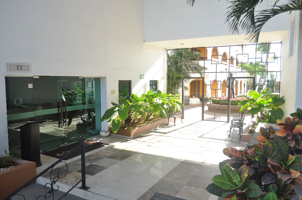 Quijote Inn Hotel 11/67