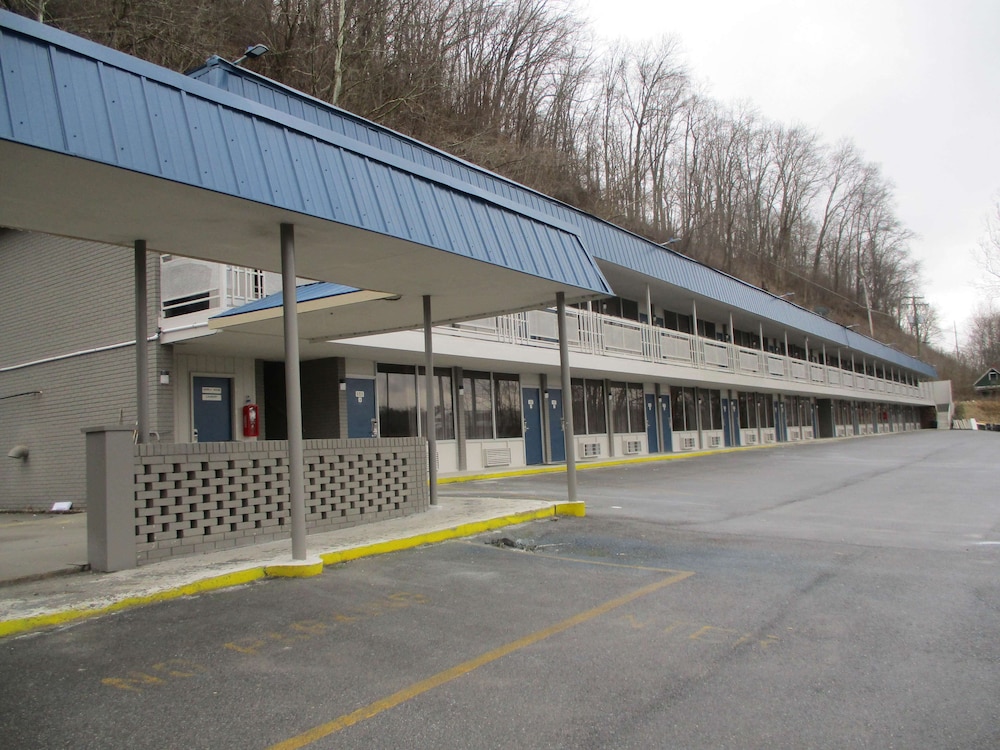 Motel6 Chilhowie, VA - I-81 16/20