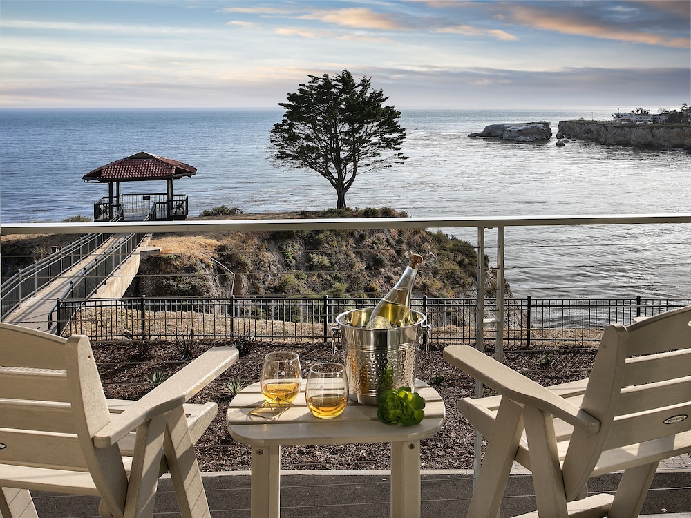 Inn at the Cove 29/64