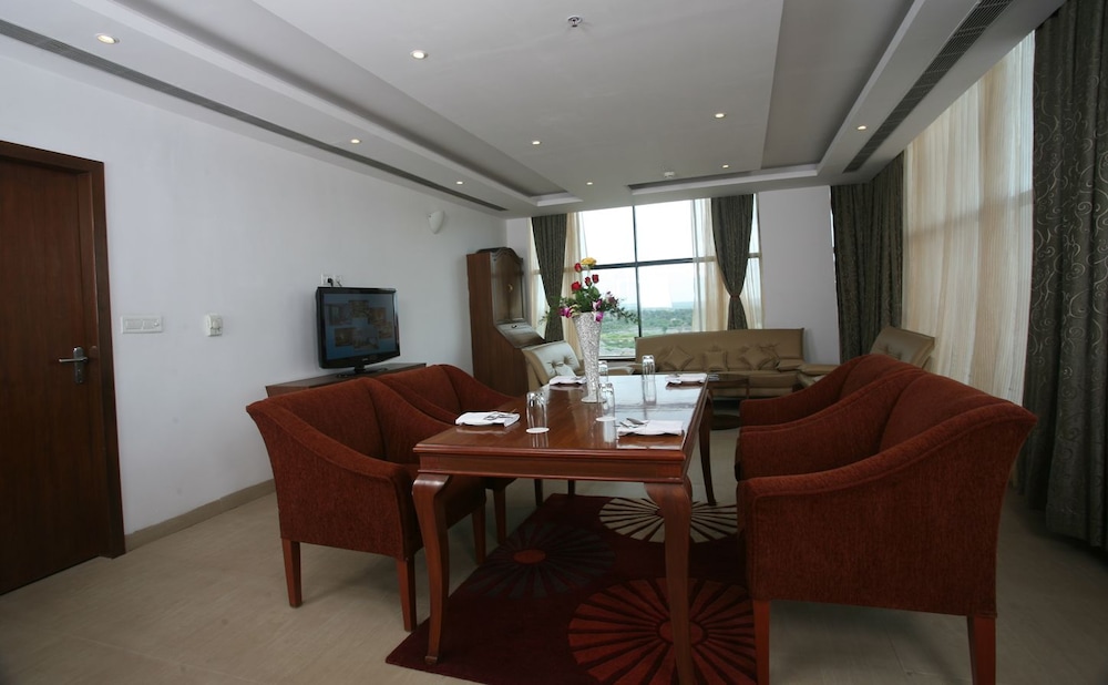 Licec Hotel at Leonia 12/19