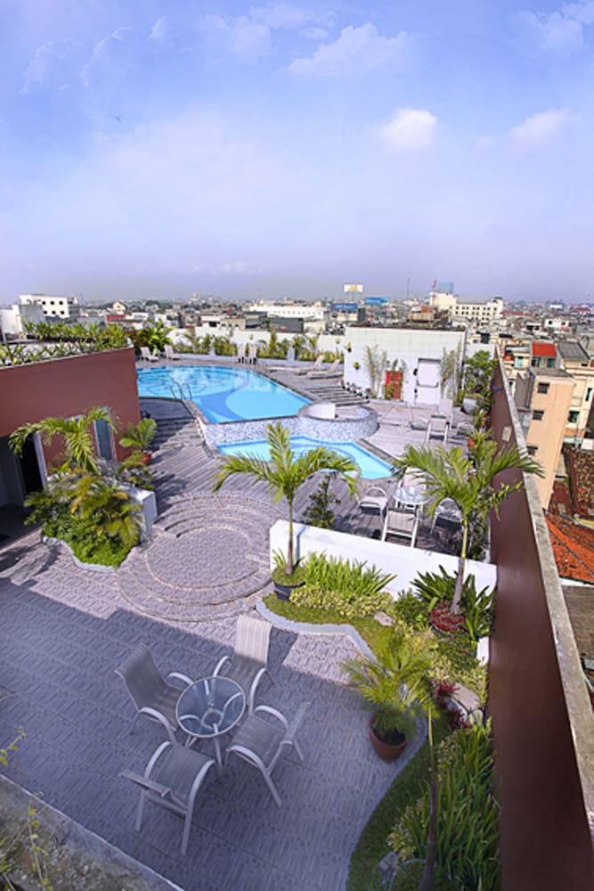 Golden Flower Hotel 46/49