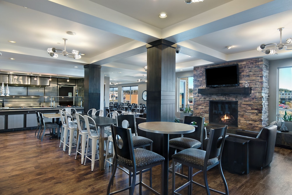 Oxford Suites Silverdale 44/59